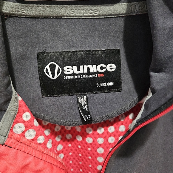 Sunice rain jacket - Picture 3 of 3